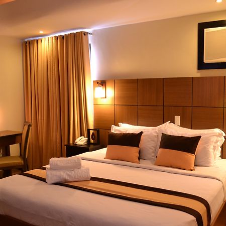 The Pinnacle Hotel And Suites Davao City Extérieur photo