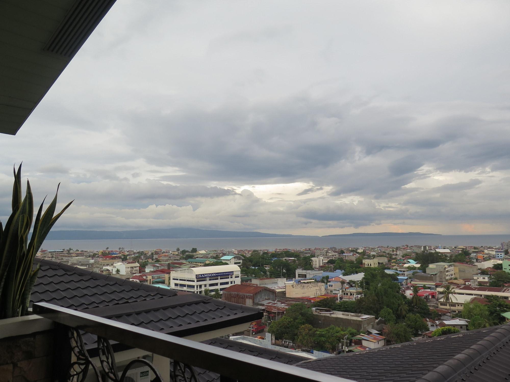 The Pinnacle Hotel And Suites Davao City Extérieur photo