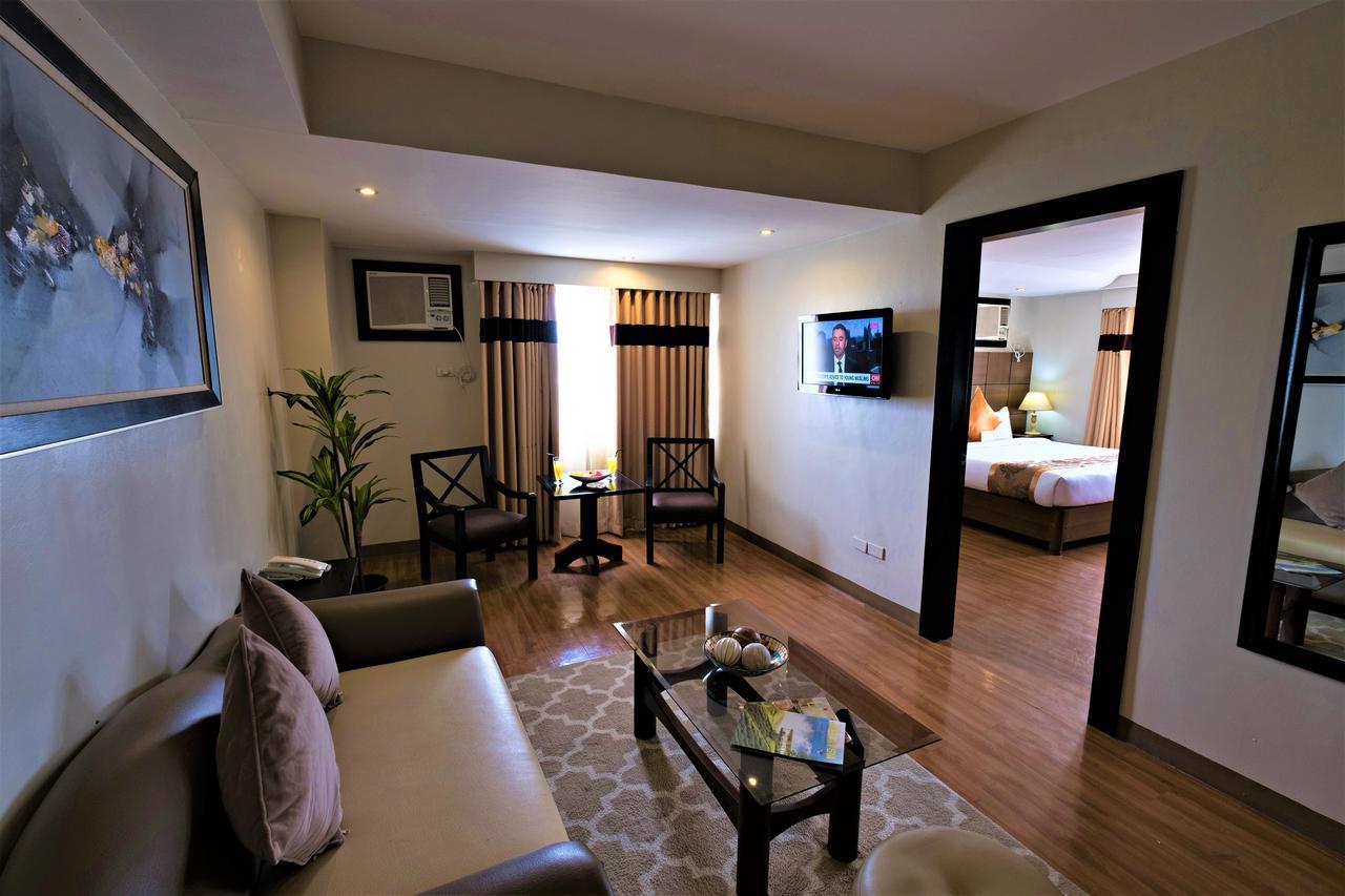 The Pinnacle Hotel And Suites Davao City Extérieur photo