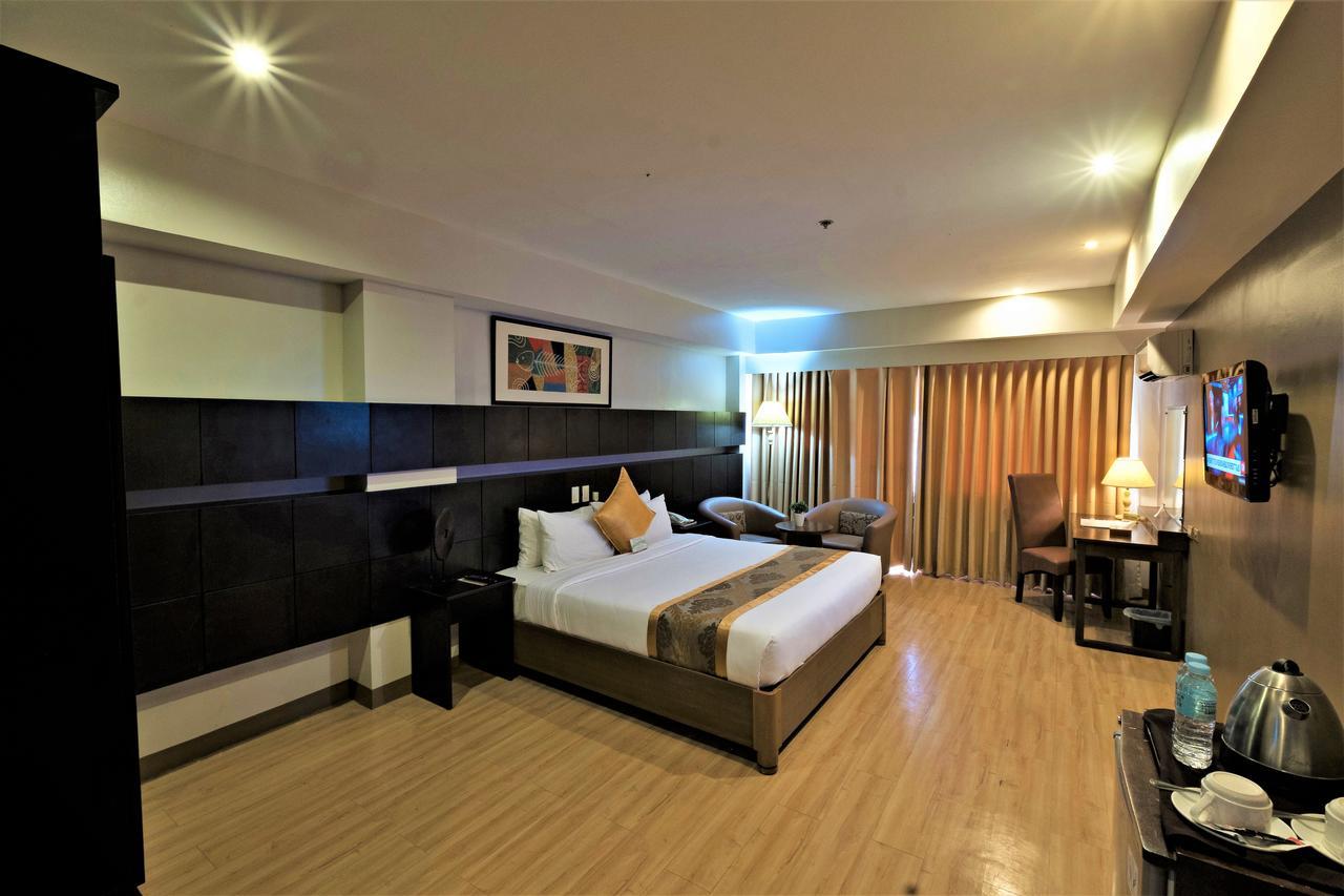 The Pinnacle Hotel And Suites Davao City Extérieur photo