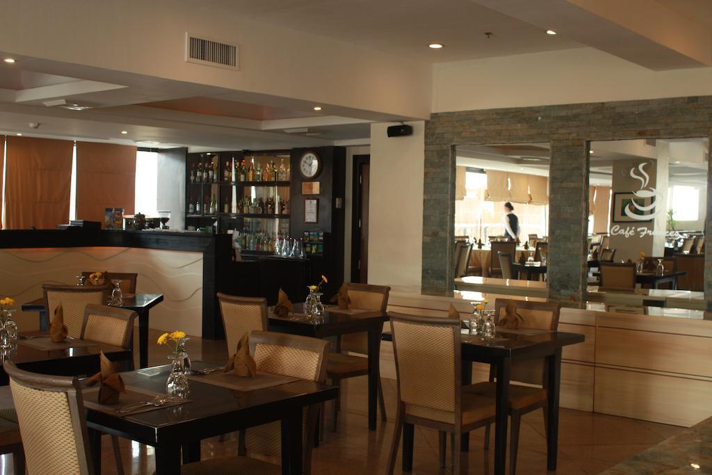 The Pinnacle Hotel And Suites Davao City Extérieur photo